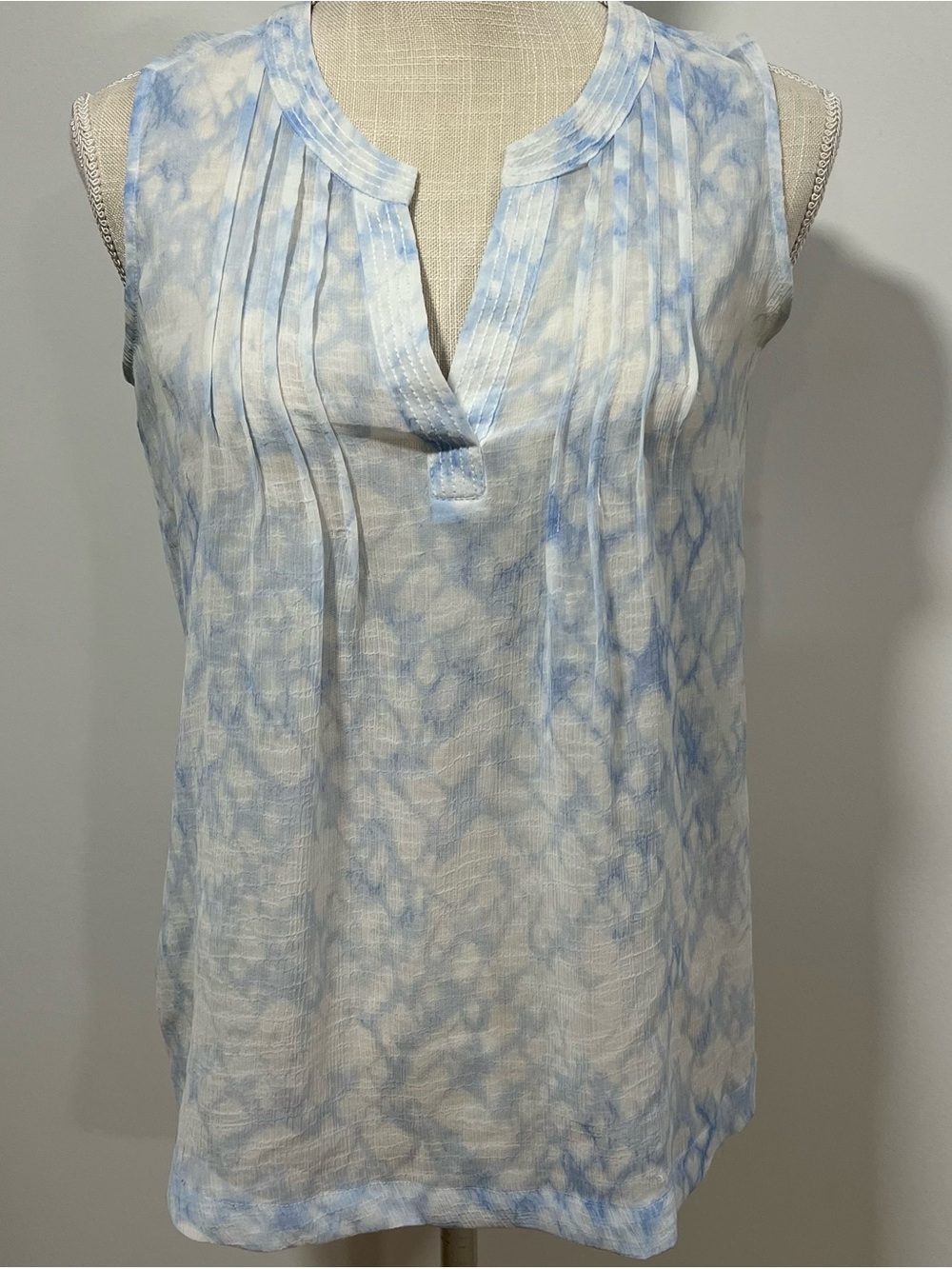 Vince Camuto Light Blue Tie-Dye Sleeveless Top